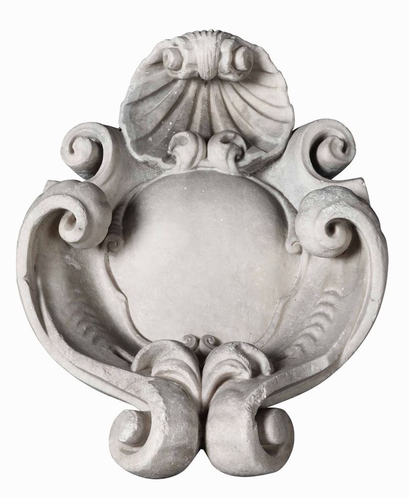 Stemma in marmo bianco. Arte barocca del XVII secolo  - Asta Importanti Sculture, Arredi e Oggetti d'Arte - Cambi Casa d'Aste