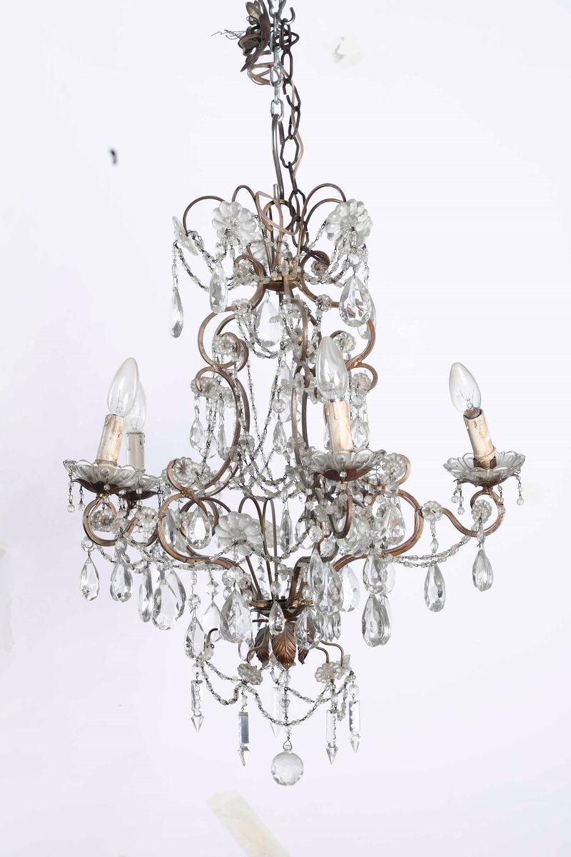 Lampadario a cinque luci in metallo e cristalli, XX secolo  - Auction Fine Art September | Timed Auction - Cambi Casa d'Aste