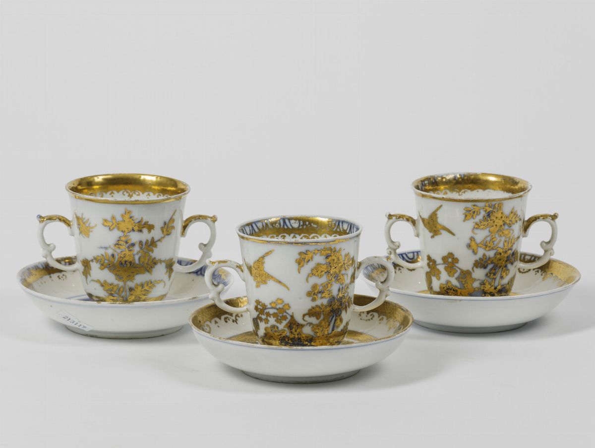 Tre Tazze con Piattini Meissen, 1730 Circa (porcellana) Augsburg, Abraham Seuter, 1735 Circa (dec...