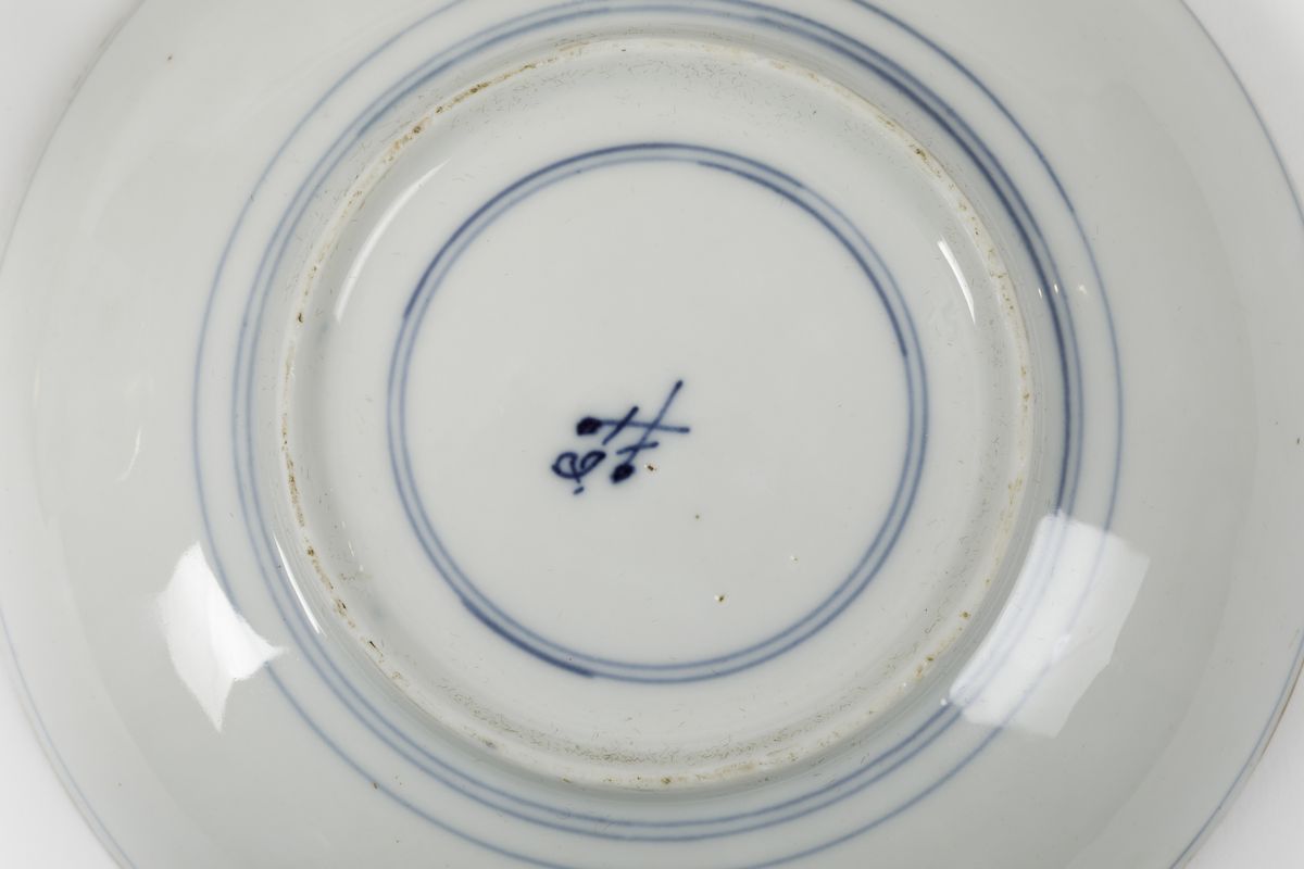 Tre Tazze con Piattini Meissen, 1730 Circa (porcellana) Augsburg, Abraham Seuter, 1735 Circa (dec...