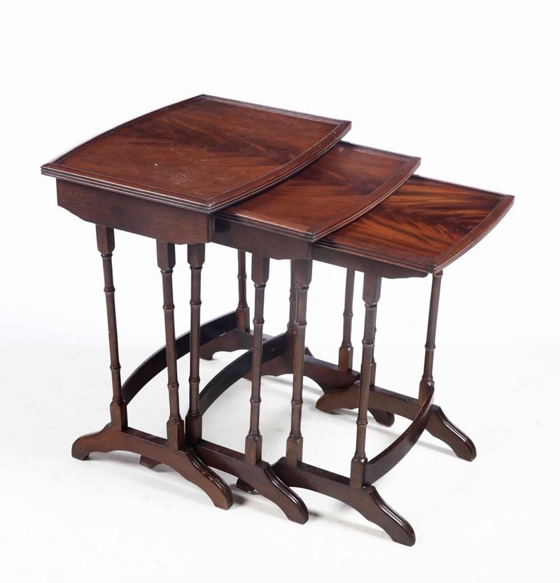 Tre tavolini a nido  - Auction Fine Art September | Timed Auction - Cambi Casa d'Aste