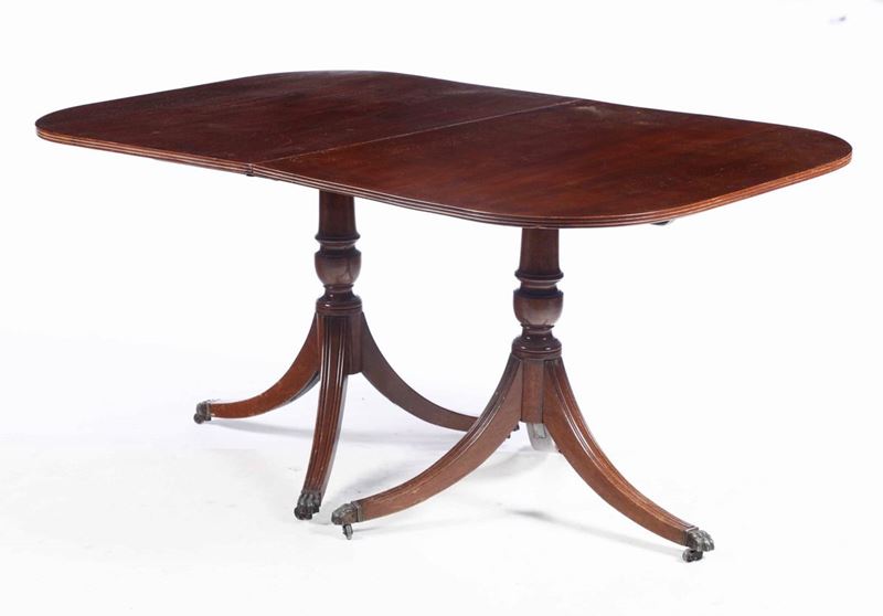 Tavolo da pranzo in mogano con allunghe, Inghilterra XX secolo  - Auction Fine Art September | Timed Auction - Cambi Casa d'Aste