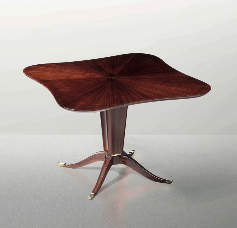 Tavolo quadrato con struttura, piano e sostegni in legno e particolari in ottone.  - Auction Design - Cambi Casa d'Aste