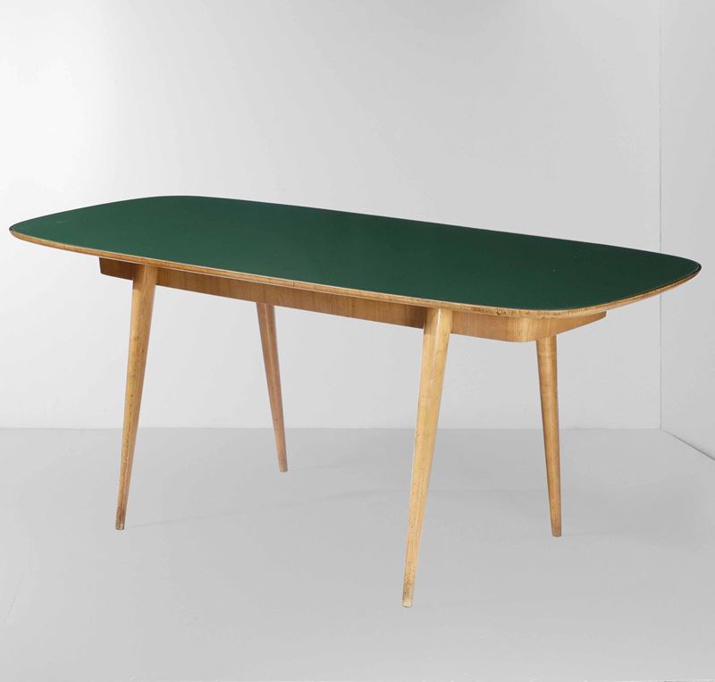 Tavolo rettangolare con struttura e sostegni in legno e piano in laminato.  - Auction Design Lab - Cambi Casa d'Aste