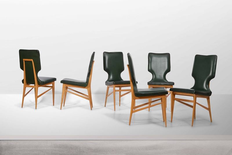 Sei sedie con struttura e sostegni in legno e rivestimento in skai.  - Auction Design - Cambi Casa d'Aste