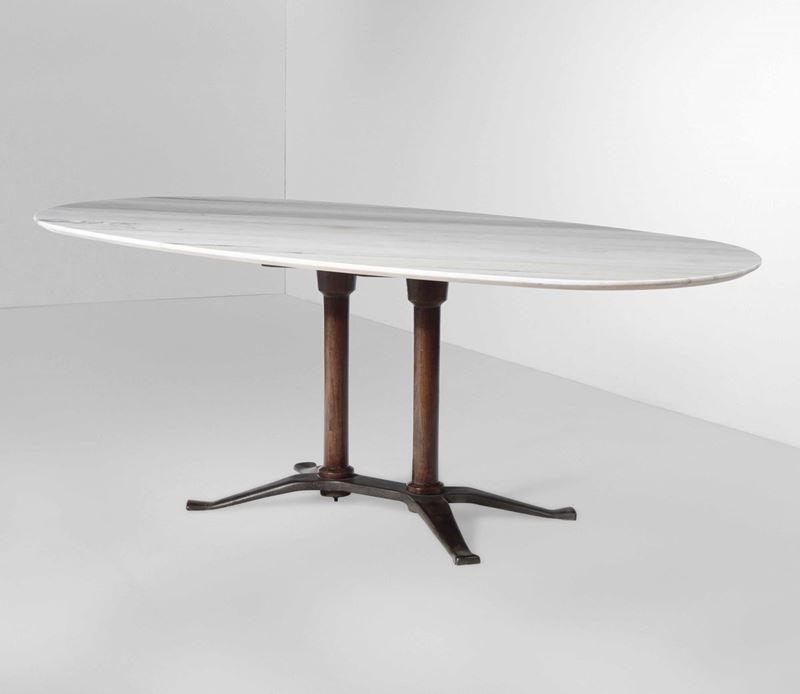 Tavolo ovale con struttura in legno e base in ghisa, piano in marmo bianco Carrara.  - Auction Design - Cambi Casa d'Aste