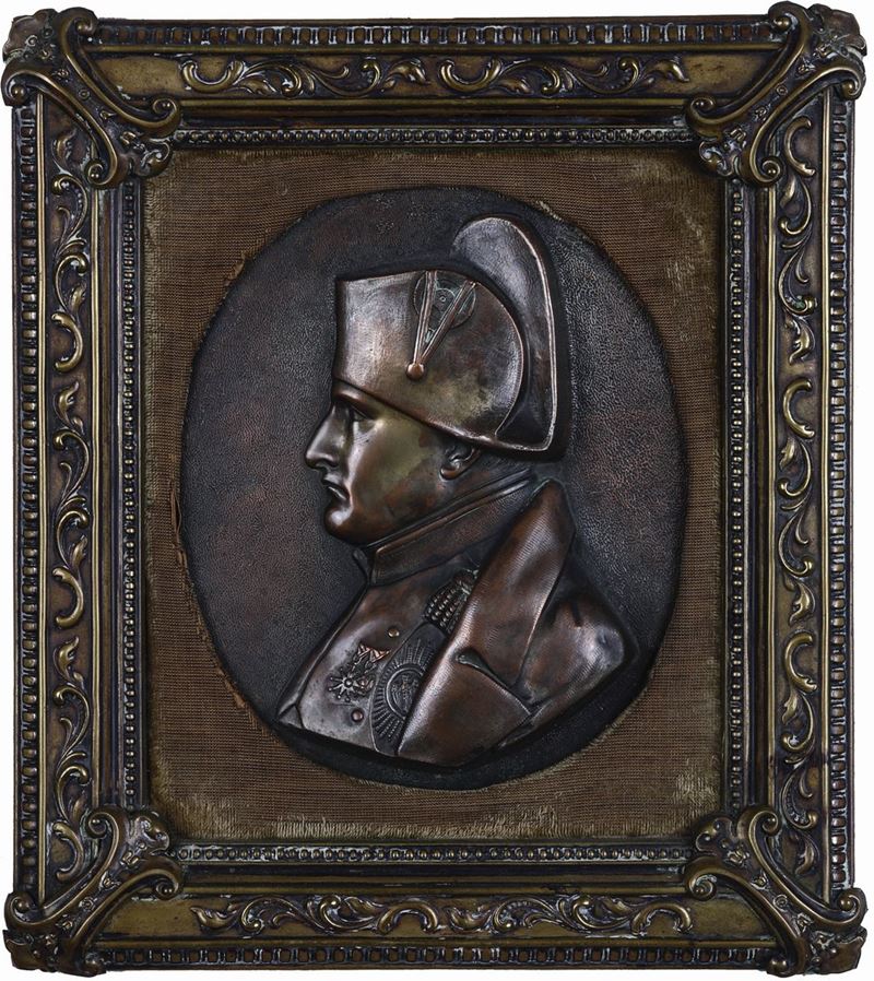 Rilievo su rame raffigurante profilo di Napoleone XIX-XX secolo  - Asta La dimora romana di Giorgio Forattini - I - Cambi Casa d'Aste