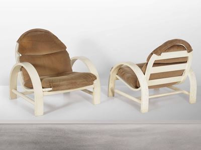 Coppia di Poltrone con Struttura in Legno Laccato e Rivestimento in Tessuto.