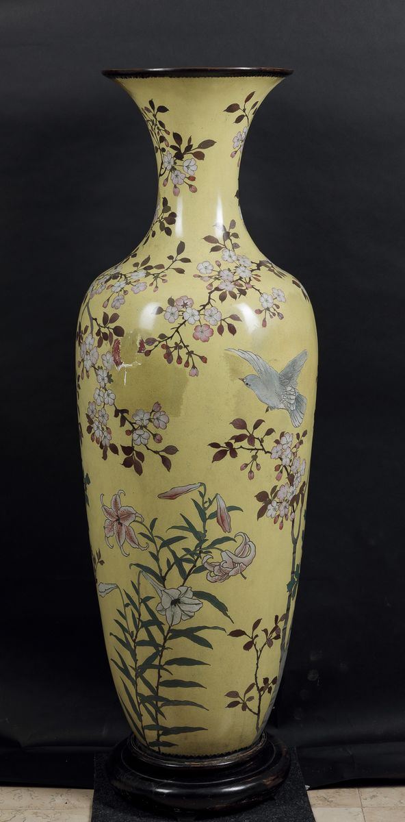 A cloisonné vase, Japan, Meiji period (1868-1912)