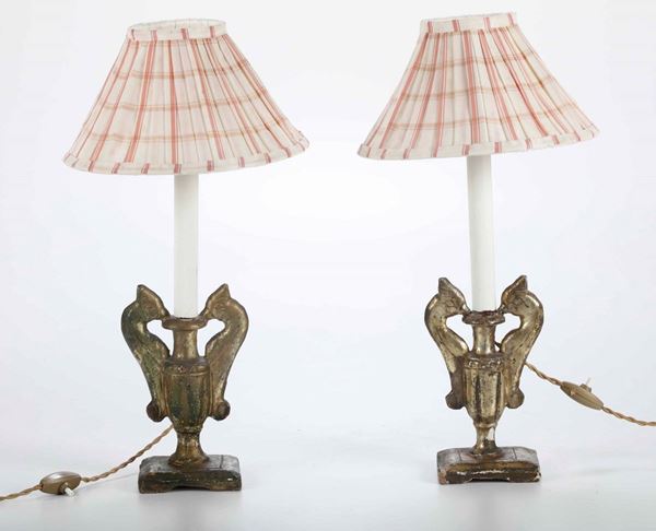 Due piccole lampade in legno intagliato, XIX secolo