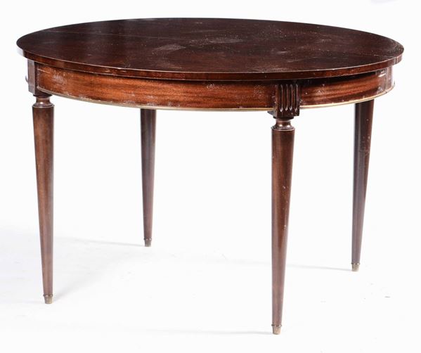 Tavolo rotondo allungabile in stile Luigi XVI, XIX secolo