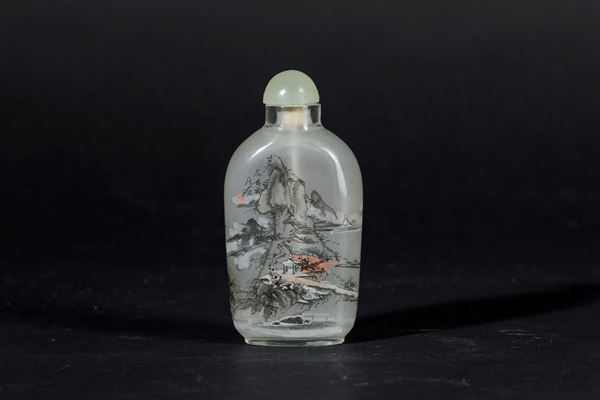 Snuff bottle in vetro dipinto con raffigurazione di paesaggio montano con pagode e iscrizione, Cina, XX secolo