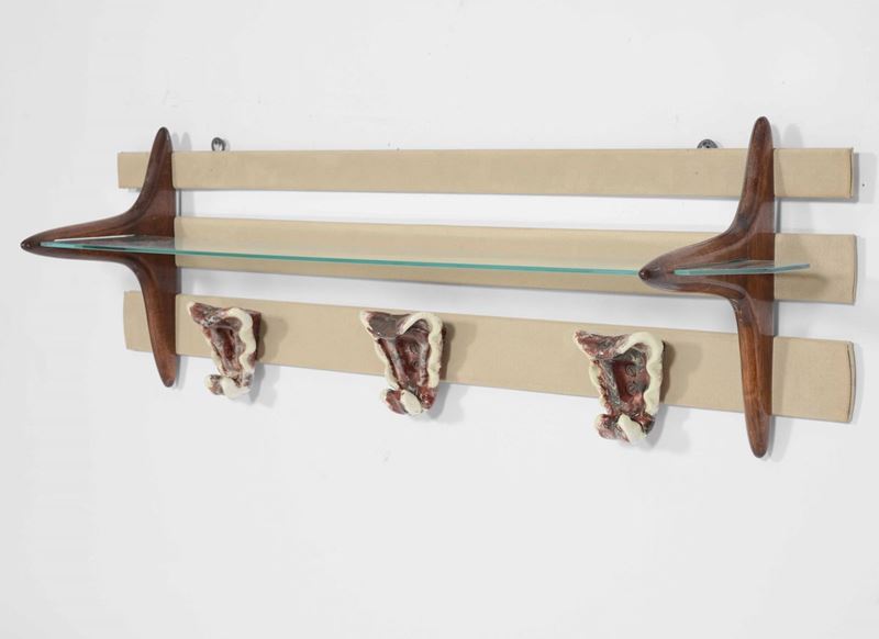 Appendiabiti con struttura in legno, piano in vetro e ceramica smaltata policroma.  - Auction Design Lab - Cambi Casa d'Aste