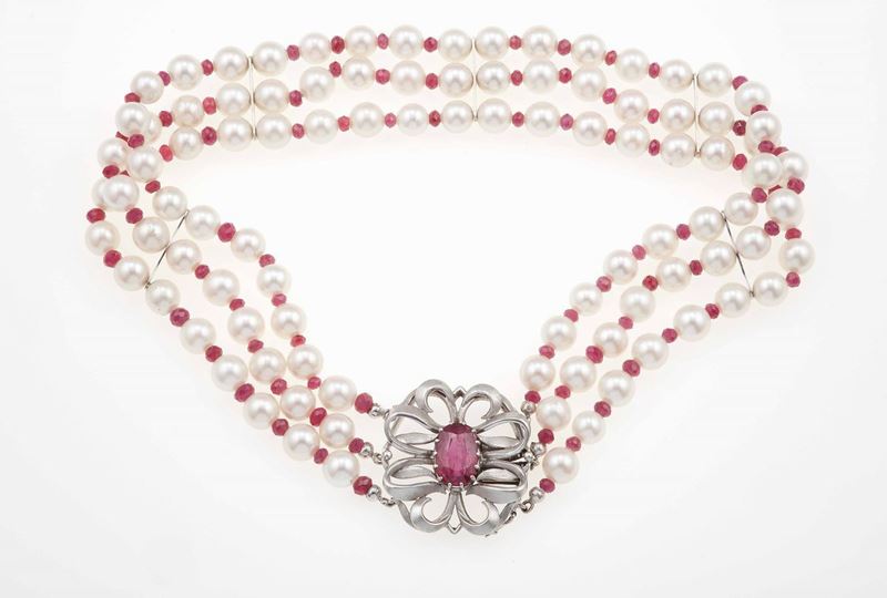 Girocollo con perle coltivate e rubino di ct 5.90 circa, privo di trattamento termico  - Asta Fine Jewels - Cambi Casa d'Aste