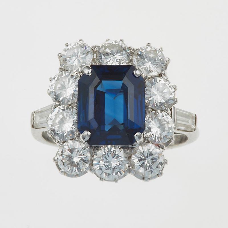 Anello con zaffiro di ct 4.90 e diamanti taglio brillante per ct 3.00 circa  - Auction Jewels | Timed Auction - Cambi Casa d'Aste