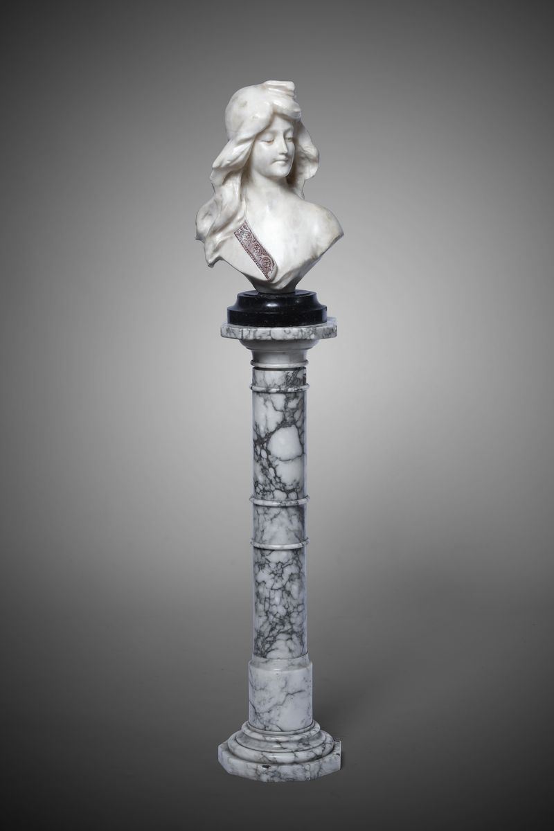 Busto femminile in marmo bianco parzialmente dipinto. XX secolo  - Auction Unique Properties - I - Cambi Casa d'Aste