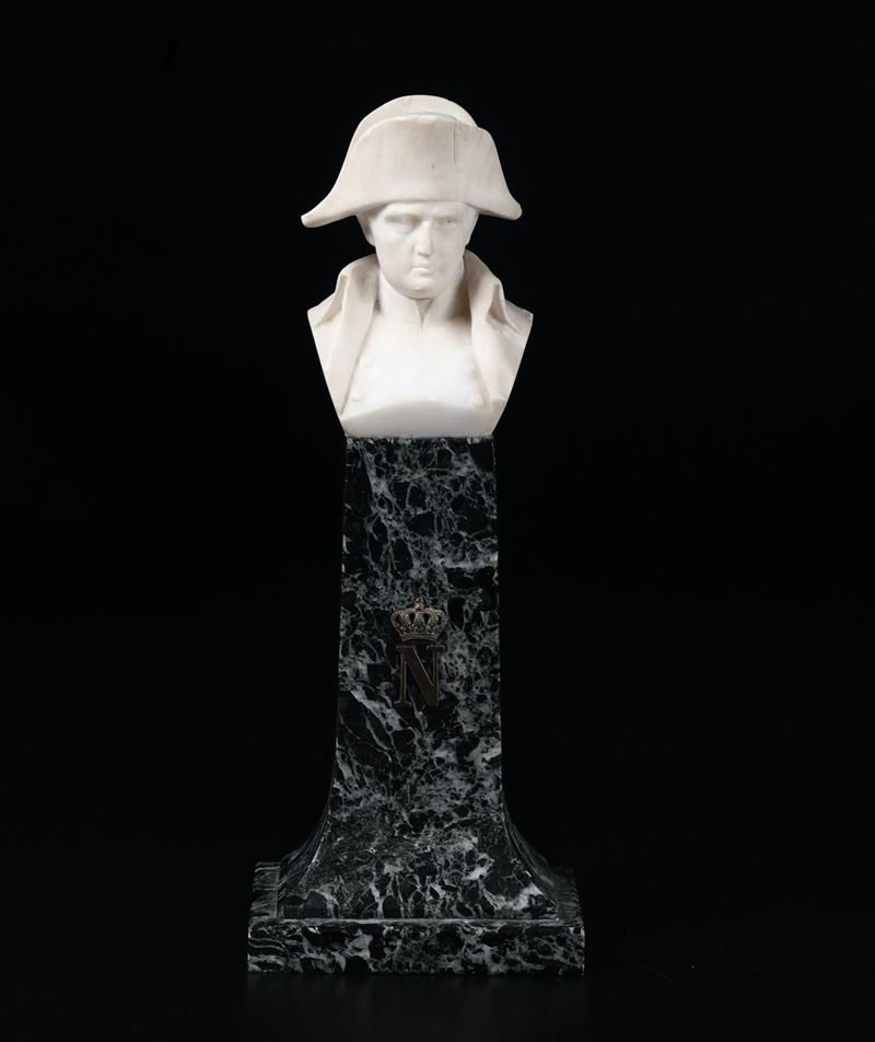 Busto di Napoleone in marmo bianco. XIX-XX secolo  - Asta La dimora romana di Giorgio Forattini - I - Cambi Casa d'Aste