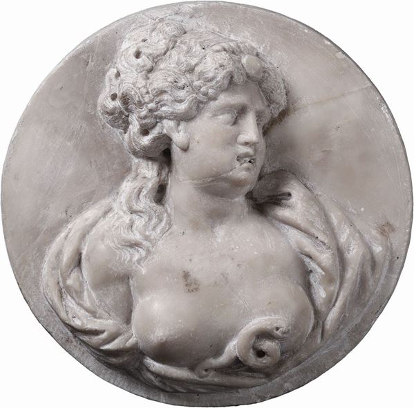 Cleopatra. Rilievo in marmo bianco. Probabile XVII secolo