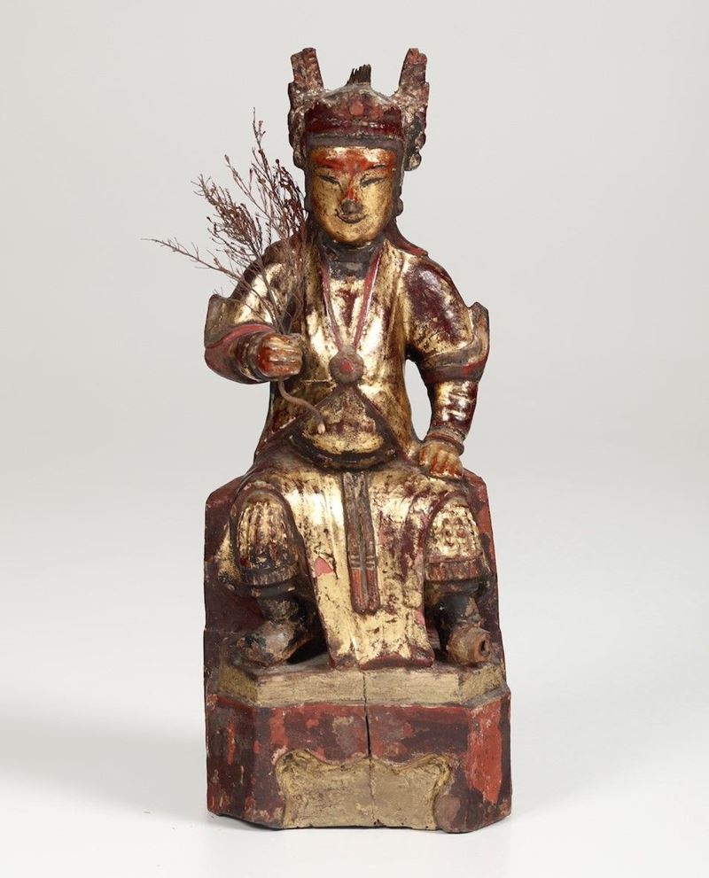 Figura di dignitario seduto in legno laccato e dorato, Cina, Dinastia Qing, XIX secolo  - Asta Arte Orientale | Virtual - Cambi Casa d'Aste