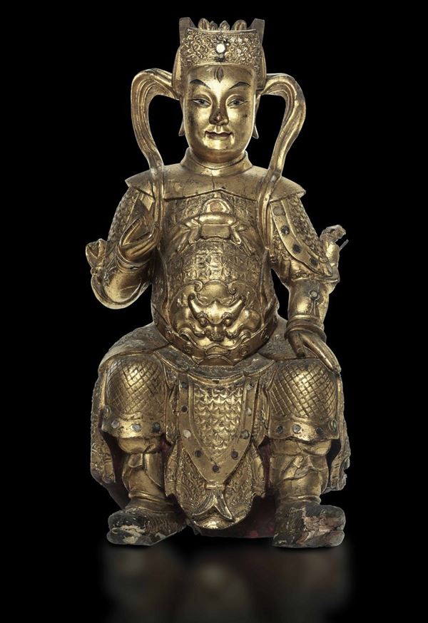 Figura di Guandi seduto scolpita in legno dorato e laccato, Cina, Dinastia Qing, XIX secolo
