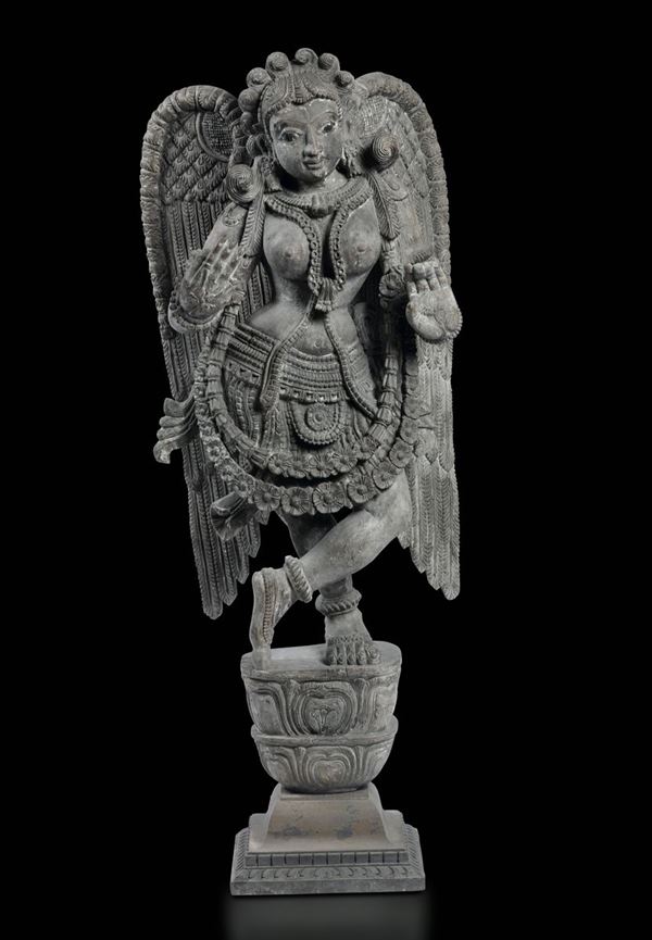 Figura di divinità alata scolpita in legno, India, XIX secolo