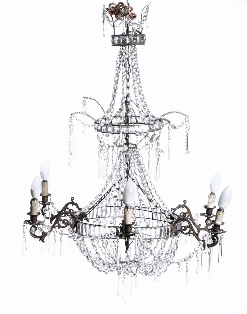 Lampadario a fontana in metallo e cristalli a sei luci. XIX secolo  - Auction Fine Art September | Timed Auction - Cambi Casa d'Aste