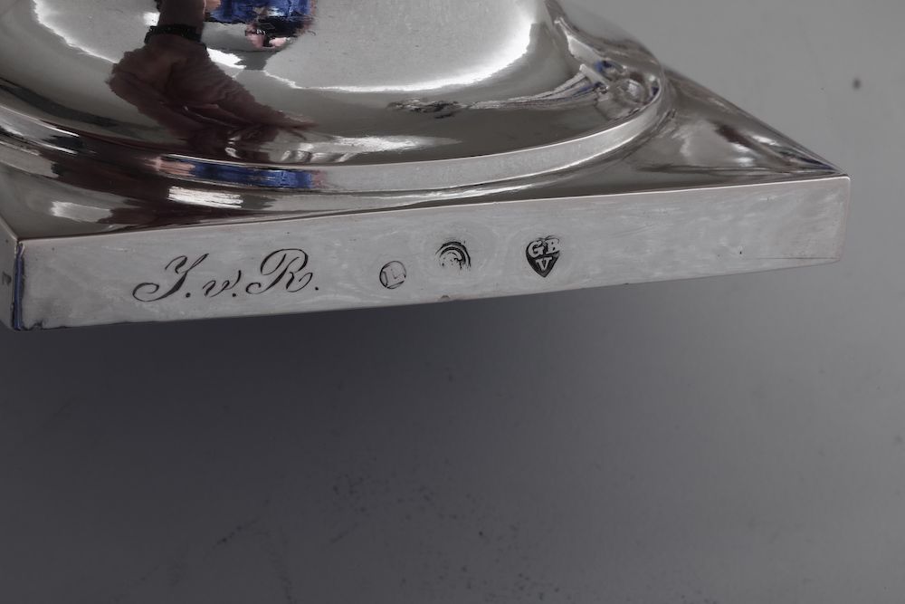 Coppia di Candelieri in Argento Fuso, Sbalzato e Cesellato. Germania XIX Secolo