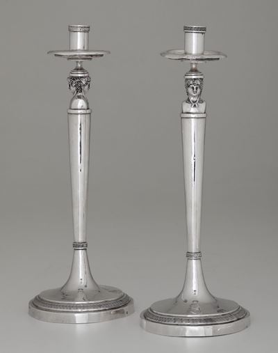 Coppia di Candelieri in Argento Sbalzato e Cesellato. Roma, Dopo il 1815. Orafo Angelo Giannotti
