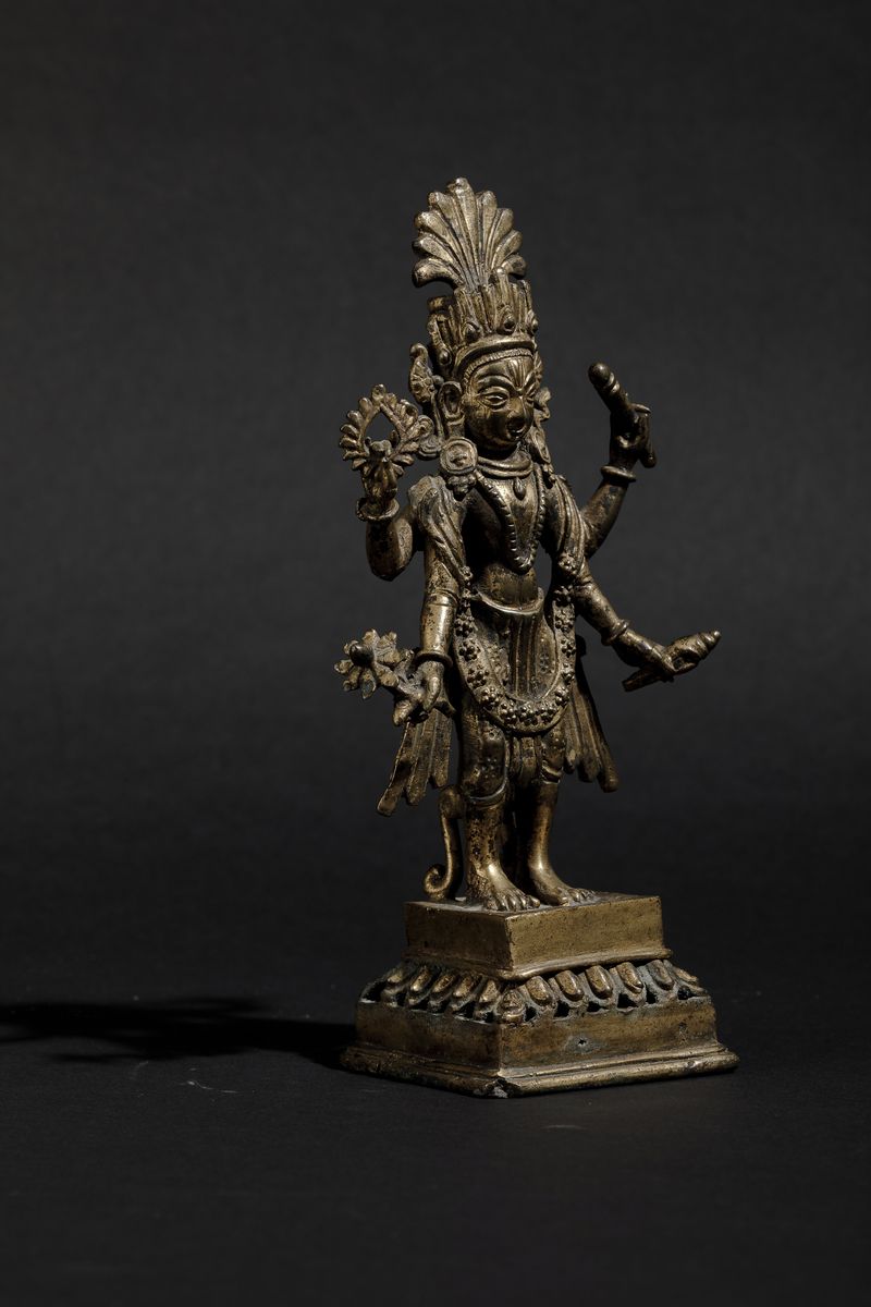 Figura in Bronzo di Divinità Multibraccia con Simboli del Potere, India, Kerala, Periodo Chera, X...