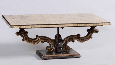 Tavolo Basso in Legno Intagliato, Dorato e Laccato, con Piano in Alabastro Bordato in Bronzo. Rom...