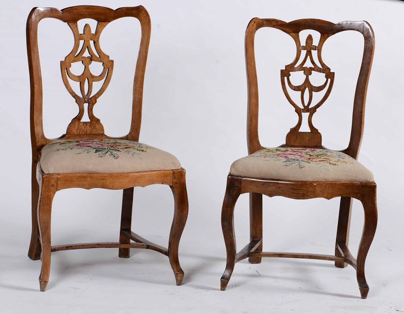 Coppia di sedie in mogano con schienale a giorno e sedute a piccolo punto XVIII secolo  - Asta Antiquariato Settembre | Asta a Tempo - Cambi Casa d'Aste