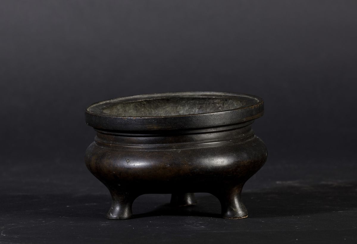 Incensiere Tripode in Bronzo, Cina, Dinastia Ming, XV-XVI Secolo