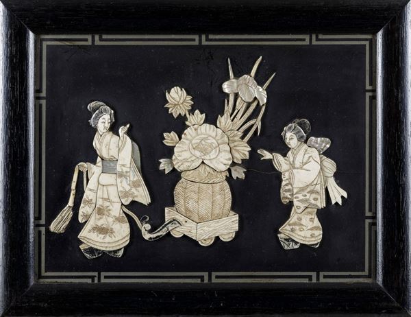 Quattro pannelli in legno laccato con applicazioni in avorio e madreperla raffiguranti scende di vita comune e soggetti naturalistici, Giappone, periodo Meiji (1868-1912)