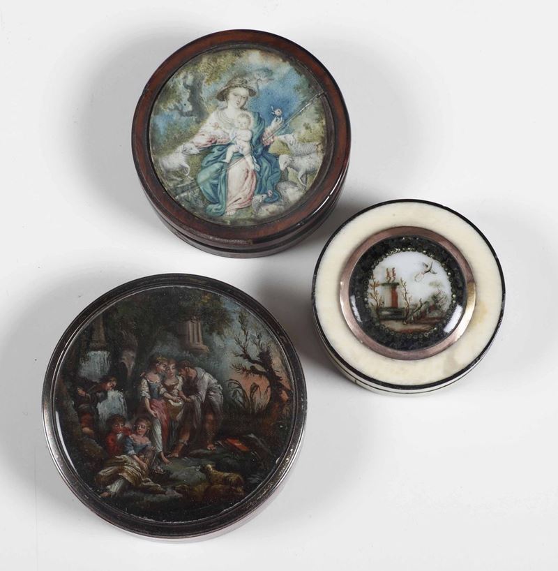 Tre scatole tonde avorio tartaruga e miniature. Varie manifatture europee del XIX secolo  - Auction Silvers and Object de Vertu - Cambi Casa d'Aste
