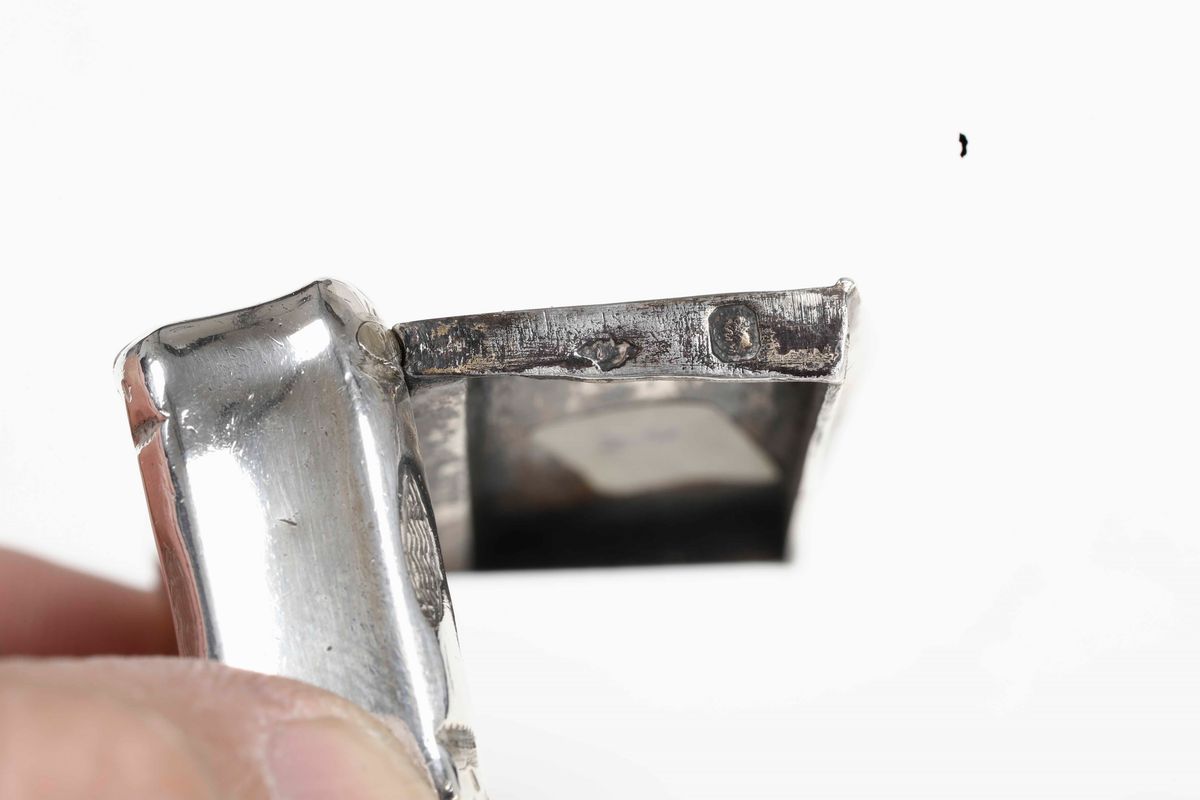 Cinque Scatole Portapillole e Vinegrette in Argento. Inghilterra e Francia XIX-XX Secolo