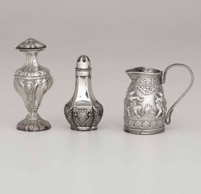 Due Spargizucchero e una Brocchetta in Argento, Varie Epoche e Manifatture, XIX-XX Secolo