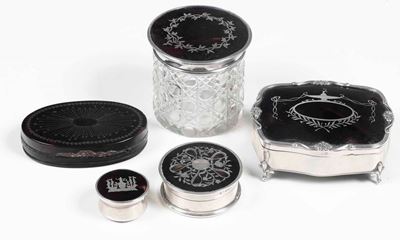 Cinque Scatole e Portapillole in Argento, Tartaruga e Cristallo, Inghilterra ed Altre Manifatture...