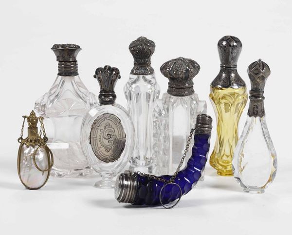 te bottigliette portaprofumo in cristallo con coperchi in argento, XIX-XX secolo