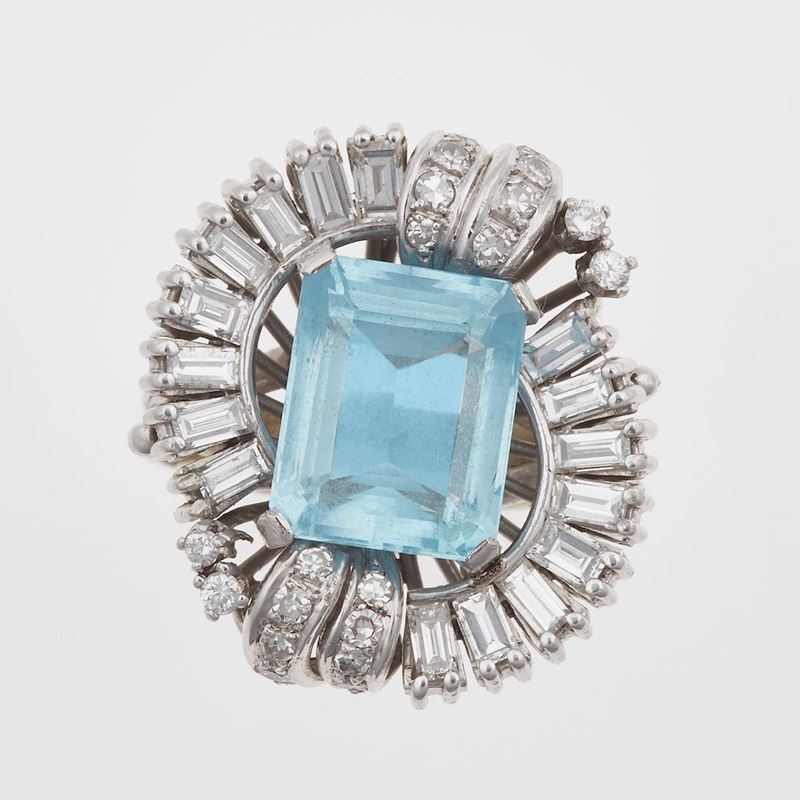 Anello con topazio azzurro di ct 5.20 circa e diamanti a contorno  - Asta Asta a Tempo | Gioielli - Cambi Casa d'Aste