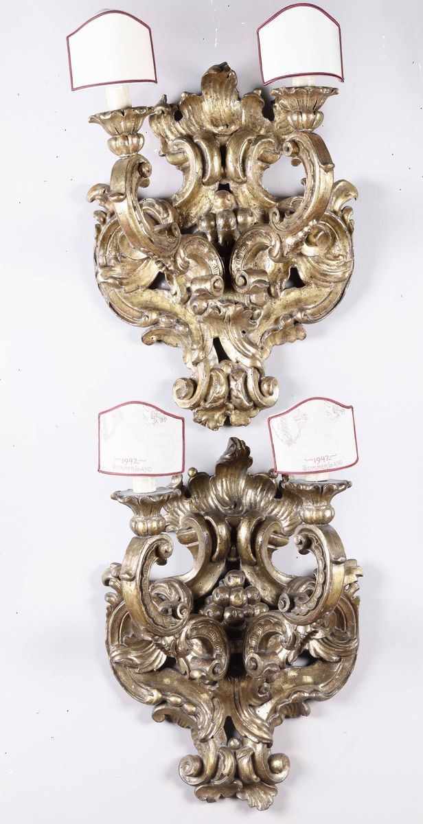 Coppia di appliques in legno intagliato e dorato, XVIII secolo  - Asta Antiquariato | Cambi Time - Cambi Casa d'Aste