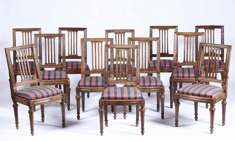 Dodici sedie Luigi XVI in legno intagliato, fine XVIII secolo  - Asta Asta a Tempo | Antiquariato Ottobre - Cambi Casa d'Aste