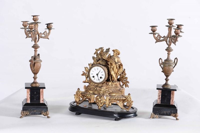 Trittico composto da pendola da tavolo e coppia di candelabri  - Auction Fine Art January | Cambi Time - I - Cambi Casa d'Aste