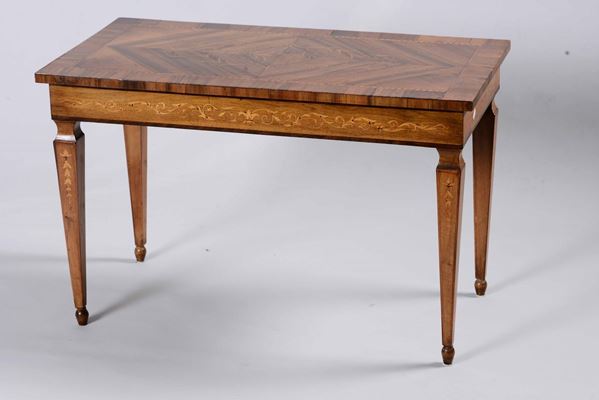 Tavolino da centro lastronato ed intarsiato, XIX-XX secolo