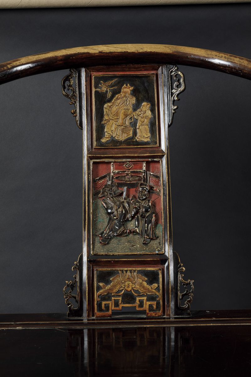 Coppia di Sedie in Legno Laccato con Schienali Decorati con Scene di Vita Comune, Cina, Dinastia ...