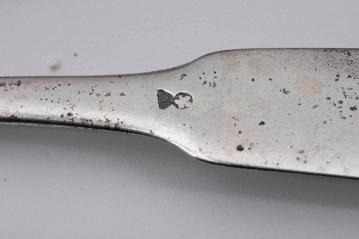 Insieme di 12 Coltelli di Varie Misure in Argento Piã¹ Cinque Cucchiaini in Argento, Italia XX Se...