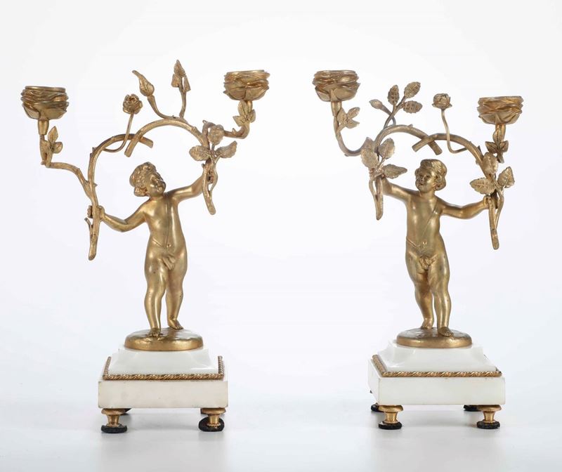 Coppia di candelabri con angeli in bronzo dorato con base di marmo bianco, XIX secolo  - Auction Timed Auction | Fine Art October - Cambi Casa d'Aste