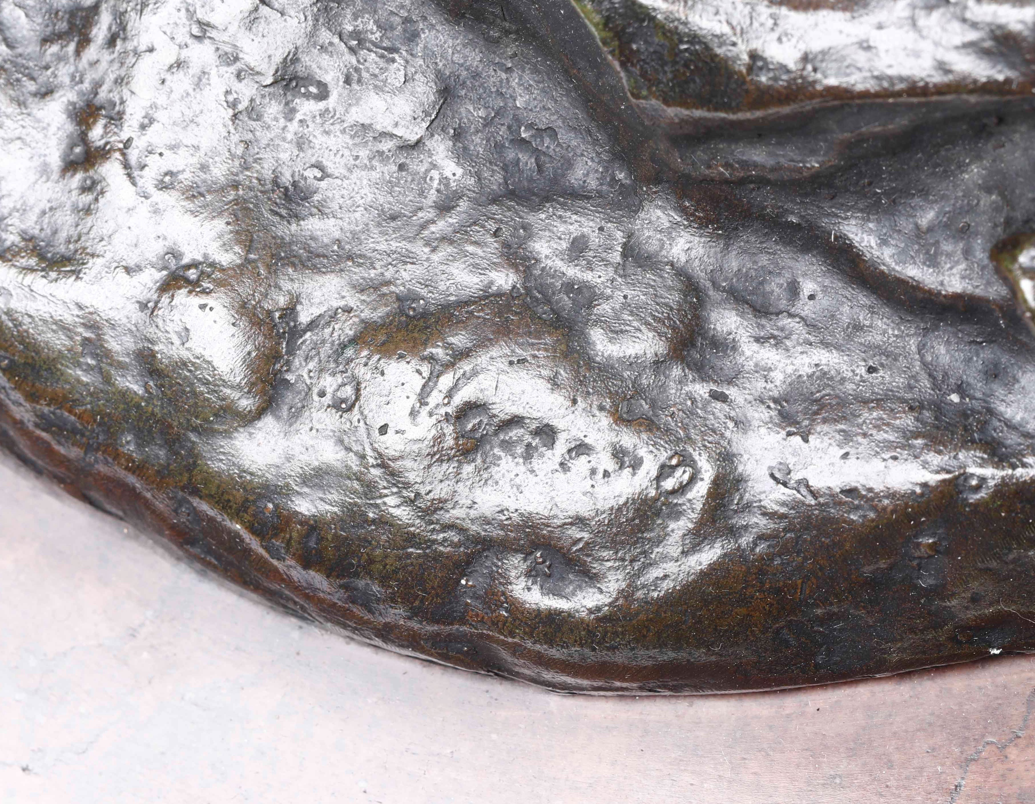 Vito Vaccaro - Figura di uomo seduto in bronzo