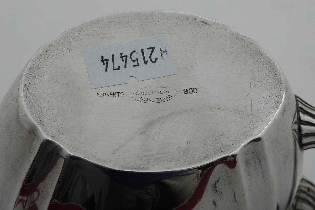 Servizio da Tè e Caffè Tre Pezzi in Argento 900 di Forma Neoclassica. Bollo G. Confalonieri Gioie...