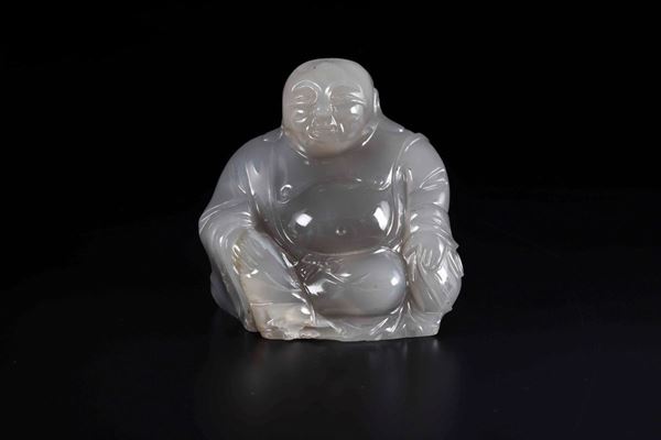Figura di Budai seduto scolpito in agata, Cina, XX secolo