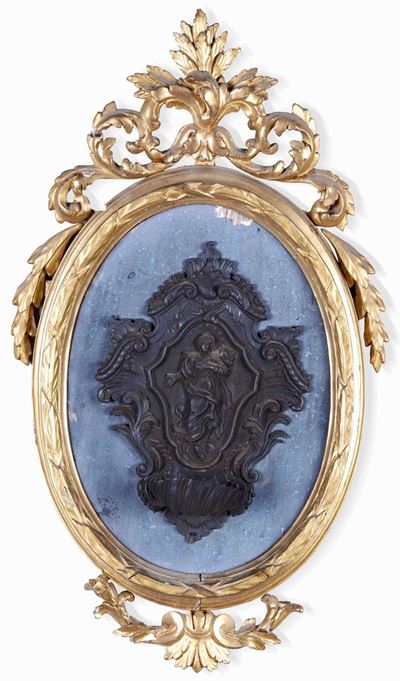 Acquasantiera in Argento Sbalzato e Cesellato Raffigurante Vergine Immacolata Entro Cornice Ovale...